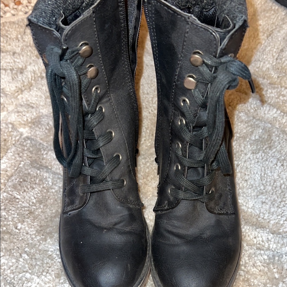 Size 8 combat boots.